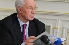 Прем’єр заявив, що учні старших класів забезпечені підручниками