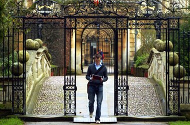 Аглійська та відпочинок в Clare College Cambridge