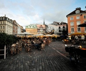 Гранти для навчання на бакалаврській програмі з економіки в Латвії