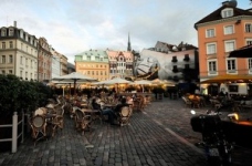 Гранти для навчання на бакалаврській програмі з економіки в Латвії