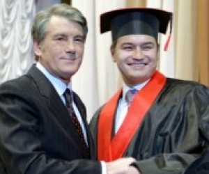 Ющенко вручив дипломи випускникам Інституту міжнародних відносин