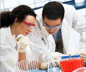 Все більше українських жінок іде в науку