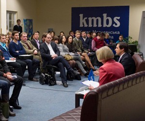 «Школа управління продажем» - проривна програма з продажів в kmbs