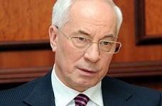 Школа повинна виховувати в дітях порядність та чесність, - Азаров