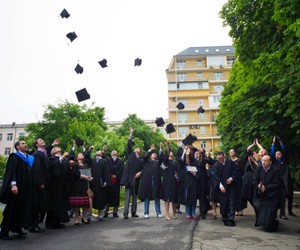 Вручення дипломів у kmbs