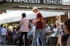 Абітурієнти подали до вузів 220 000 заяв