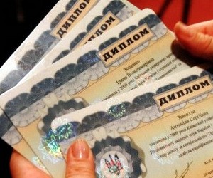 Міносвіти просить вузи своєчасно видавати випускникам дипломи