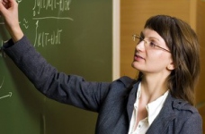 Половина старшокласників вважає професію вчителя "досить престижною"