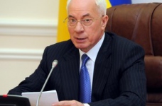 В школи прийде понад чотириста тридцять тисяч першокласників, - Азаров