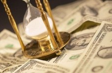 Чому під час кризи варто інвестувати гроші в себе?