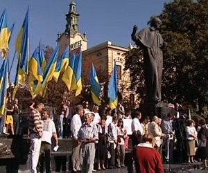 2 тисячі вчителів мітингували у Львові в підтримку української мови (відео)