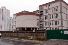 Близько 2 тисяч батьків проти створення в Києві російськомовної гімназії