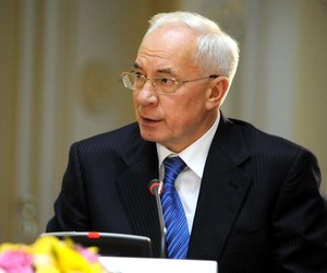 Азаров каже, що уряду важлива точка зору молоді