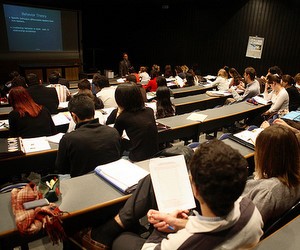 У Міносвіти заявляють, що гроші на стипендії виділено