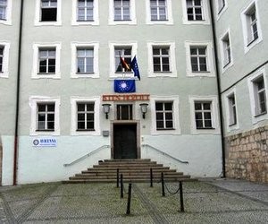 Avicenna International College (Угорщина)