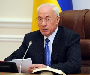 Азаров обіцяє, що новорічні свята бюджетники зустрінуть з гарним настроєм