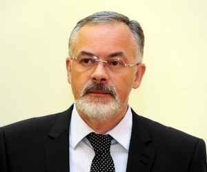 Карти однієї масті, або Чи зачинилися двері за Табачником у Міносвіти?