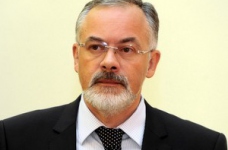 Карти однієї масті, або Чи зачинилися двері за Табачником у Міносвіти?