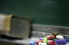 Чиновників просять не виганяти вчителів у відпустки