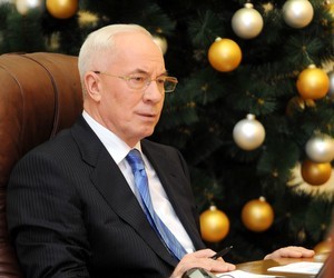 Азаров заявив, що бюджетники мають отримати зарплати