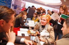 Виставка "Канікули, школи та коледжі за кордоном"