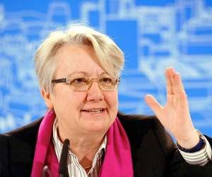 Міністра освіти Німеччини можуть позбавити наукового ступеня