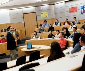 Гранти на здобуття освіти за кордоном