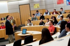 Гранти на здобуття освіти за кордоном