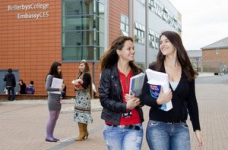 Знижка на навчання в Bellerbys College (Велика Британія)