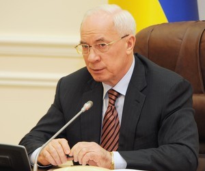 Азаров щороку обіцяє вирішити проблему з дитсадками