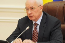 Азаров щороку обіцяє вирішити проблему з дитсадками