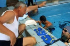 Плавання в басейні