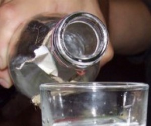 Майже половина підлітків пиячить по вихідних