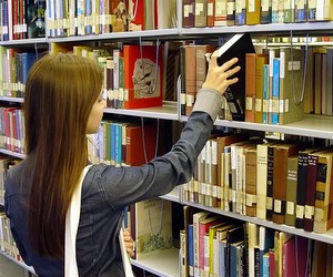 Міносвіти знову замовило найдорожчі підручники