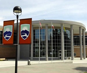 Вивчай англійську в канадському університеті