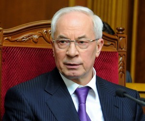 Азаров просить не використовувати викладачів у політичних акціях