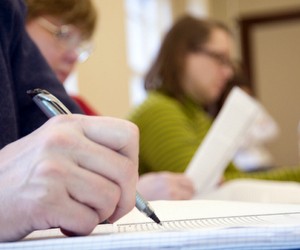 Азаров пообіцяв оплатити педагогам роботу на ЗНО