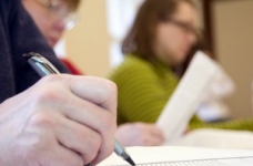 Азаров пообіцяв оплатити педагогам роботу на ЗНО