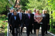 Азаров хоче підняти рівень літнього відпочинку дітей