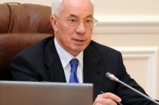 Уряд не буде скорочувати зарплати бюджетників, - Азаров