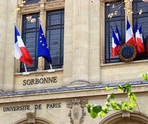 Франція відкрила шлях до англомовного навчання в країні