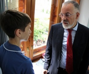 Табачник задоволений роботою приймальних комісій у Донецьку