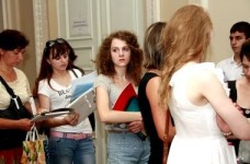 Вузи зараховують абітурієнтів з нижчими балами