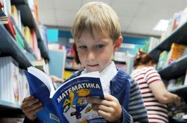 Школи отримали тисячі підручників з помилками