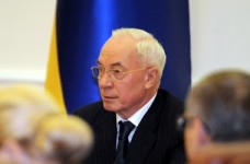 Азаров попередив про ротацію педагогічних кадрів