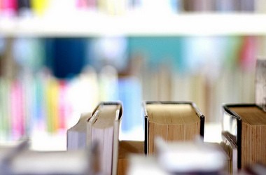 Пшонку просять розібратися зі скандальними підручниками