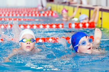 Цього року плавати навчили 350 тисяч дітей, - Табачник