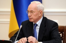 Азаров обіцяє захищати права щодо оплати праці