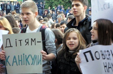 Відміну канікул на Закарпатті перевірить прокуратура