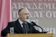 Міносвіти збільшить кількість експертів нових підручників